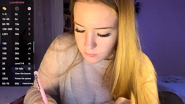 Snapshot of PandaFluff chatting on September 2025 04:12:02 PM PandaFluff online show from September 2025 04:12:02 PM