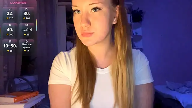 Snapshot of PandaFluff chatting on October 2025 04:25:02 PM PandaFluff online show from October 2025 04:25:02 PM