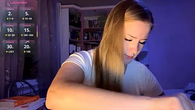 Snapshot of PandaFluff chatting on October 2025 03:31:02 PM PandaFluff online show from October 2025 03:31:02 PM