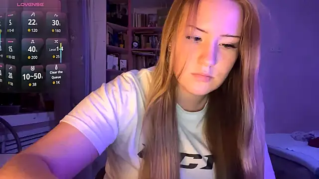 Snapshot of PandaFluff chatting on October 2025 03:53:01 PM PandaFluff online show from October 2025 03:53:01 PM