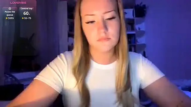 Snapshot of PandaFluff chatting on October 2025 04:38:02 PM PandaFluff online show from October 2025 04:38:02 PM