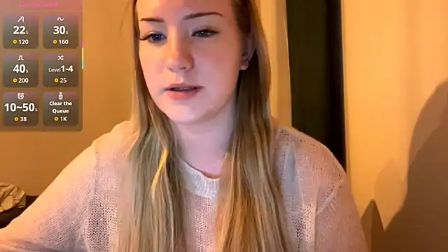 Snapshot of PandaFluff chatting on October 2025 03:44:01 PM PandaFluff online show from October 2025 03:44:01 PM