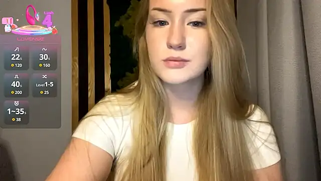 Snapshot of PandaFluff chatting on October 2025 04:57:01 PM PandaFluff online show from October 2025 04:57:01 PM