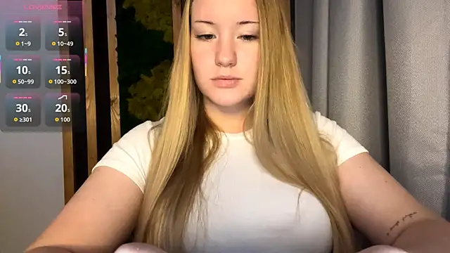 Snapshot of PandaFluff chatting on October 2025 04:42:01 PM PandaFluff online show from October 2025 04:42:01 PM