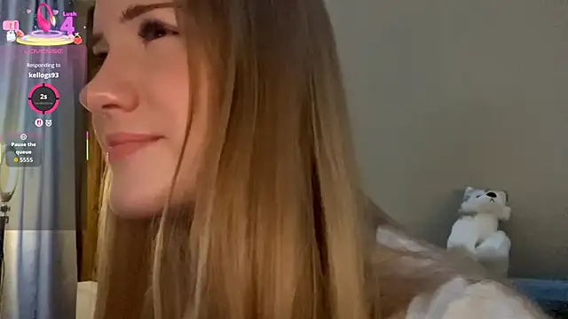 Snapshot of PandaFluff chatting on November 2025 04:31:02 PM PandaFluff online show from November 2025 04:31:02 PM