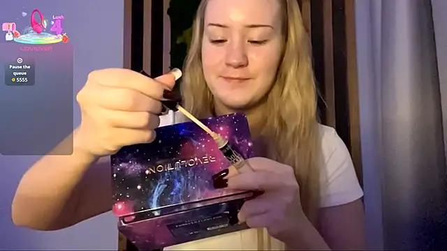 Snapshot of PandaFluff chatting on November 2025 04:17:01 PM PandaFluff online show from November 2025 04:17:01 PM