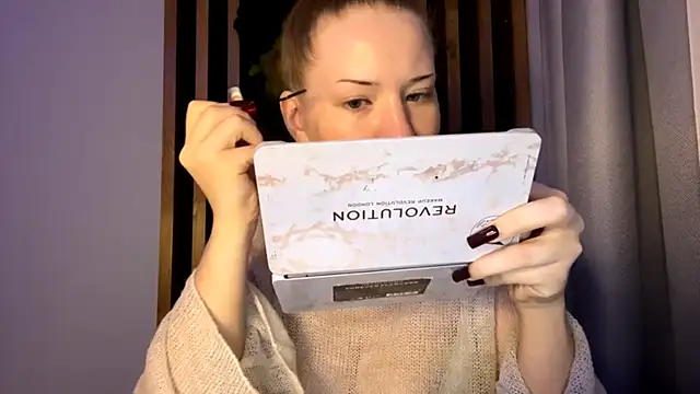 Snapshot of PandaFluff chatting on November 2025 04:11:02 PM PandaFluff online show from November 2025 04:11:02 PM