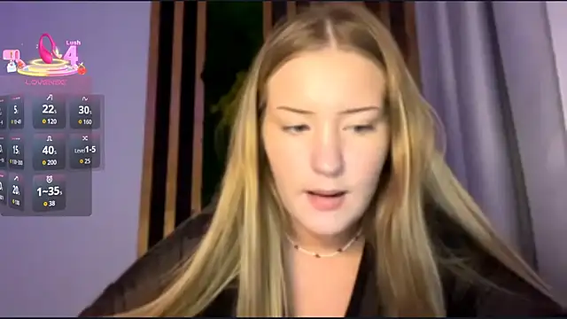 Snapshot of PandaFluff chatting on November 2025 04:40:02 PM PandaFluff online show from November 2025 04:40:02 PM