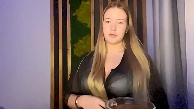 Snapshot of PandaFluff chatting on November 2025 10:25:02 PM PandaFluff online show from November 2025 10:25:02 PM