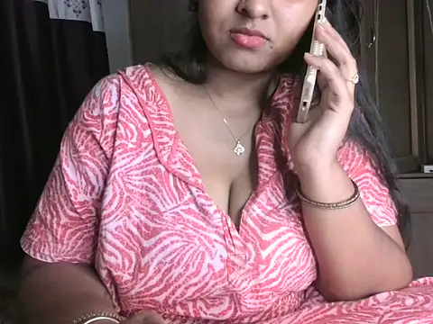 Snapshot of its_me_Rashmi chatting on November 2025 06:03:02 PM its me Rashmi online show from November 2025 06:03:02 PM