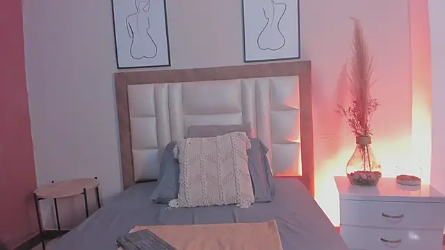 Snapshot of SamantaVee chatting on September 2025 11:54:01 AM SamantaVee online show from September 2025 11:54:01 AM