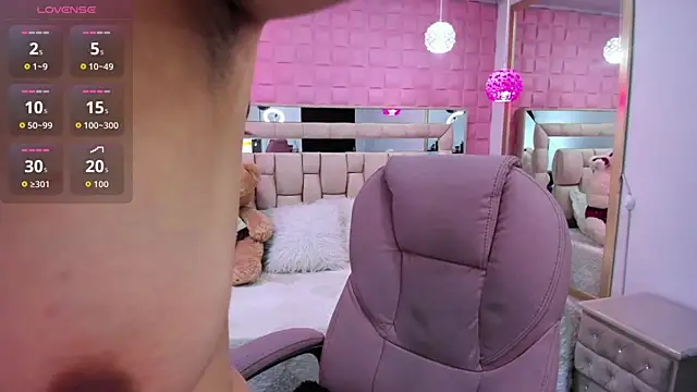  laaura  online show from January 2026 01:48:02 PM