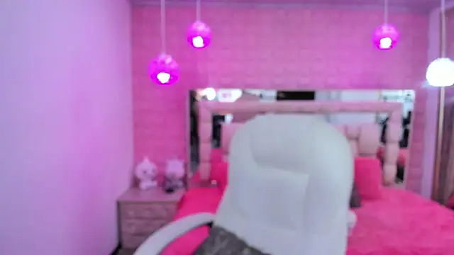  laaura  online show from July 2026 01:04:01 PM