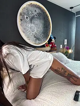 Snapshot of Sarajames chatting on November 2025 06:19:02 PM Sarajames online show from November 2025 06:19:02 PM