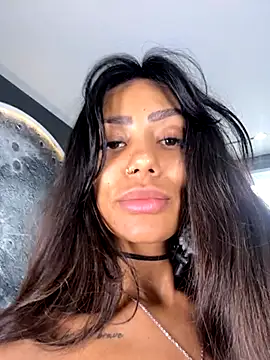 Snapshot of Sarajames chatting on November 2025 02:13:01 PM Sarajames online show from November 2025 02:13:01 PM