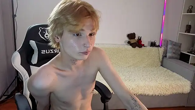 Snapshot of Your_avatar chatting on September 2025 10:37:01 AM Your avatar online show from September 2025 10:37:01 AM