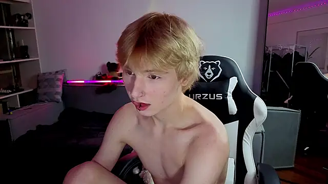 Snapshot of Your_avatar chatting on September 2025 07:36:02 PM Your avatar online show from September 2025 07:36:02 PM