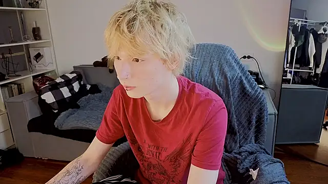 Snapshot of Your_avatar chatting on October 2025 12:35:02 PM Your avatar online show from October 2025 12:35:02 PM