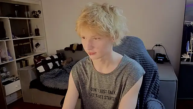 Snapshot of Your_avatar chatting on October 2025 06:05:01 PM Your avatar online show from October 2025 06:05:01 PM