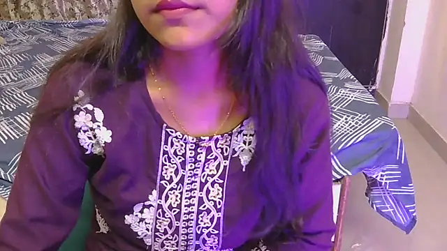 Snapshot of hoty-priya chatting on June 2026 05:23:02 AM hoty-priya online show from June 2026 05:23:02 AM