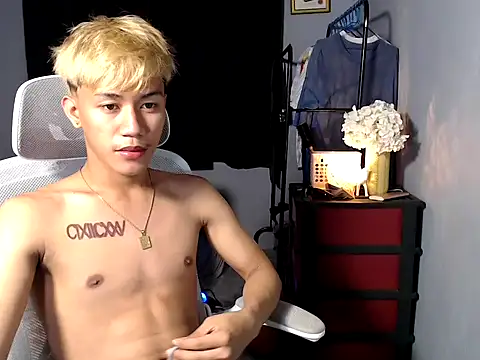 Snapshot of naughtyboyloy_0 chatting on December 2025 02:32:02 PM naughtyboyloy 0 online show from December 2025 02:32:02 PM