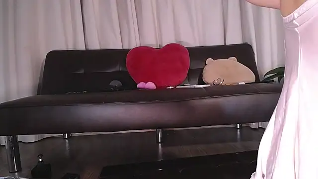 Liz Hu online show from September 2025 03:23:02 PM