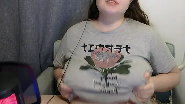 Snapshot of brattyprincessemma chatting on February 2026 09:00:02 PM brattyprincessemma online show from February 2026 09:00:02 PM