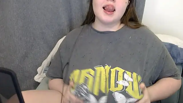 Snapshot of brattyprincessemma chatting on February 2026 09:10:02 PM brattyprincessemma online show from February 2026 09:10:02 PM