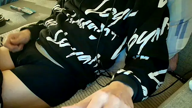 Breezydicksn online show from December 2025 10:05:01 PM