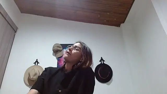 Crystal Star  online show from February 2026 11:01:01 PM