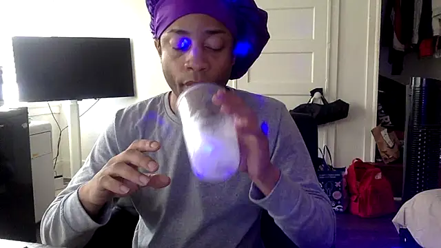 Diodre Benyoon online show from December 2025 08:37:02 PM