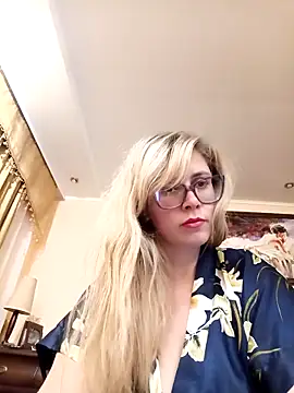 Snapshot of Crystal00Girl chatting on October 2025 07:56:02 PM Crystal00Girl online show from October 2025 07:56:02 PM