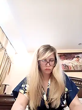 Snapshot of Crystal00Girl chatting on October 2025 10:23:02 PM Crystal00Girl online show from October 2025 10:23:02 PM