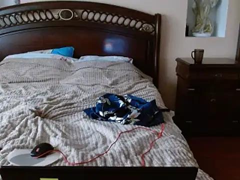 Snapshot of Crystal00Girl chatting on November 2025 12:27:01 PM Crystal00Girl online show from November 2025 12:27:01 PM