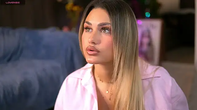 KayaAzur online show from November 2025 05:30:02 AM