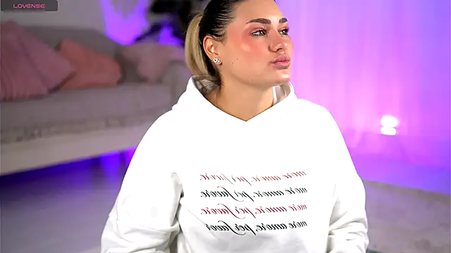 KayaAzur online show from December 2025 06:01:02 AM