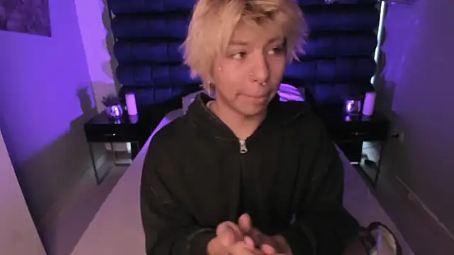 OliIverr22 online show from December 2025 11:58:02 AM