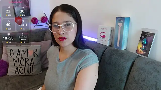 Snapshot of Alana_steel_1 chatting on April 2026 07:49:02 PM Alana steel 1 online show from April 2026 07:49:02 PM