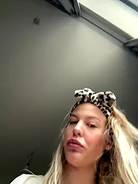 Snapshot of Chloemillerrxx chatting on October 2025 01:21:01 PM Chloemillerrxx online show from October 2025 01:21:01 PM