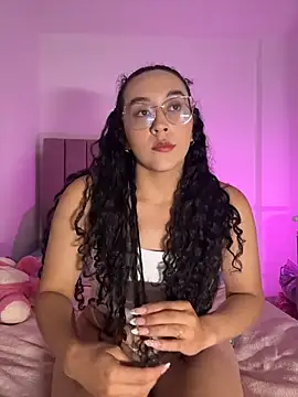 Snapshot of alehia_cute chatting on July 2026 12:24:01 AM alehia cute online show from July 2026 12:24:01 AM