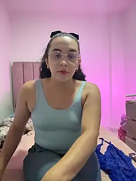 Snapshot of alehia_cute chatting on July 2026 11:10:02 PM alehia cute online show from July 2026 11:10:02 PM