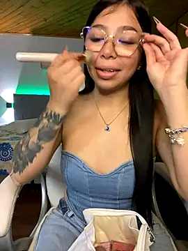 Maddy Piink online show from November 2025 09:06:01 PM