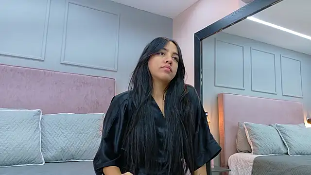 Camila Hill  online show from February 2026 05:25:01 PM