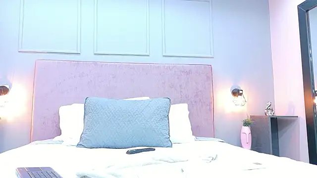 Camila Hill  online show from March 2026 01:00:02 PM