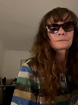 Chris06d22xh online show from October 2025 06:38:02 PM