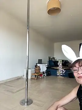 Chris06d22xh online show from April 2026 02:03:01 PM