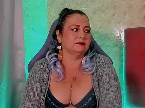 PalomaLombardi online show from November 2025 08:08:01 PM