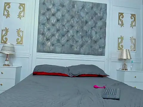 SashaHans online show from October 2025 11:11:01 AM