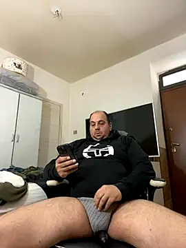 Snapshot of Roma84000 chatting on November 2025 01:53:02 PM Roma84000 online show from November 2025 01:53:02 PM