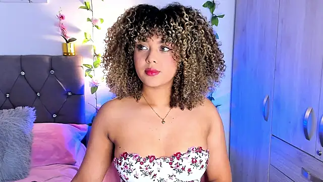 Snapshot of isajonnes18 chatting on October 2025 09:45:01 PM isajonnes18 online show from October 2025 09:45:01 PM